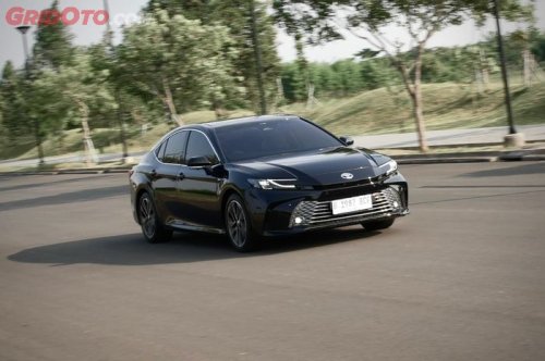 Toyota, Toyota Camry, Toyota Camry Hybrid, Sedan Eksekutif Toyota Camry Hybrid, Iritnya Tembus 33 KM/L!