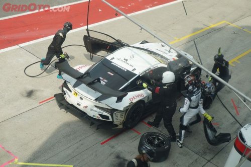 Mengamati Kerja Pit Stop Super GT, Gak Cuma Ban Saja yang Diganti