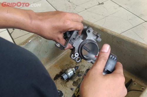 Cegah Mesin Mobil Loyo, Bersihkan Throttle Body Setiap Segini