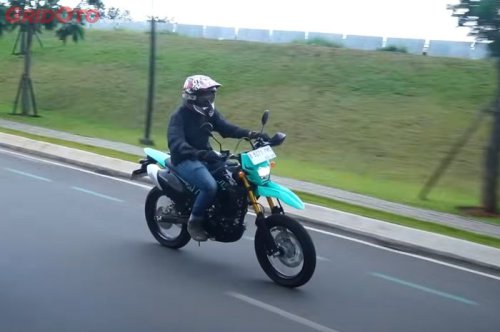Ganti Posisi D-Tracker, Kawasaki KLX150 SM Dapat Upgrade di Area Ini, Cek Harga Juli 2025