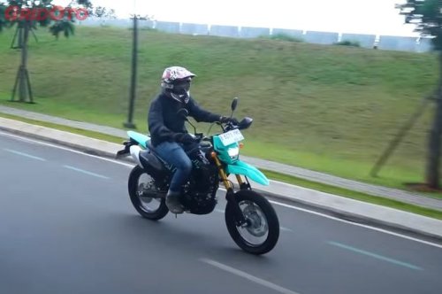 Ganti Posisi D-Tracker, Kawasaki KLX150 SM Dapat Upgrade di Area Ini, Cek Harga Juli 2025