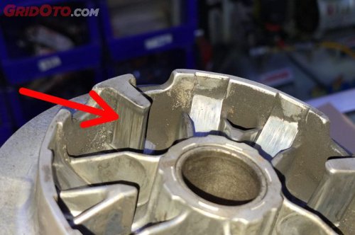 Sepele Tapi Bisa Membuat Tiang Rumah Roller Motor Matic Cepat Tergerus