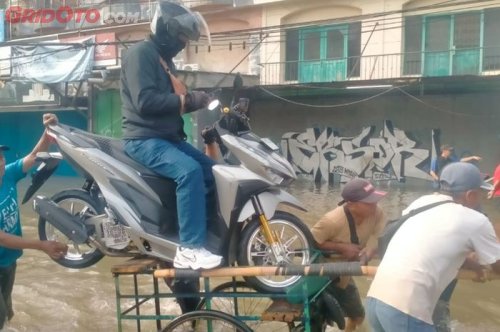 Ojek Gerobak Panen di Cileduk Indah Tangerang, 1 Motor Sekali Angkut Rp 50 Ribu