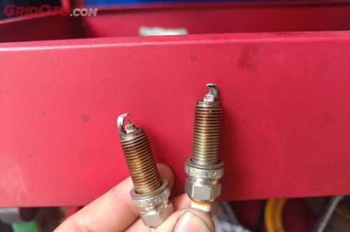 Drat Busi Mobil Ada Oli, Waspada Komponen Ini Sudah Minta Ganti