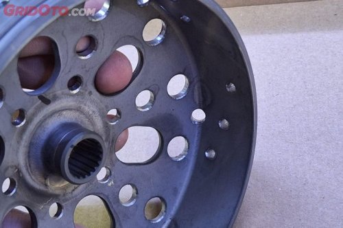 Bukan Sugesti, Ini 3 Manfaat Lubangi Mangkok Kampas Ganda Motor Matic
