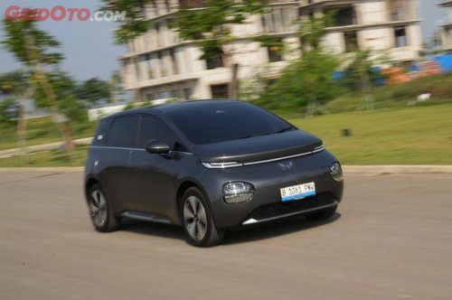 Wuling, Pakai Soket Charger Baru, Secepat Ini Ngecas Baterai Wuling Cloud EV