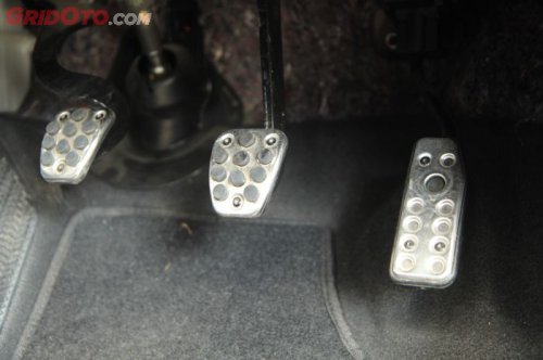 Ini Penyebab Gigi Persneling Mobil Susah Masuk Pedal Kopling Enteng Saat Diinjak