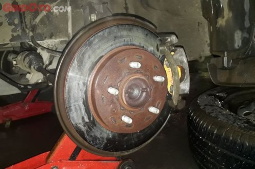 Hindari Rem Blong, Begini Cara Mudah Merawat Rem Mobil yang Benar