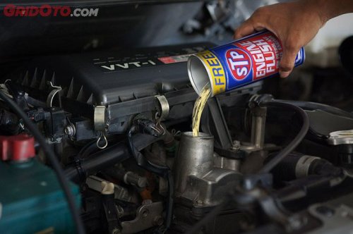 Cara Menggunakan Cairan Engine Flush Untuk Bersihkan Daleman Mesin