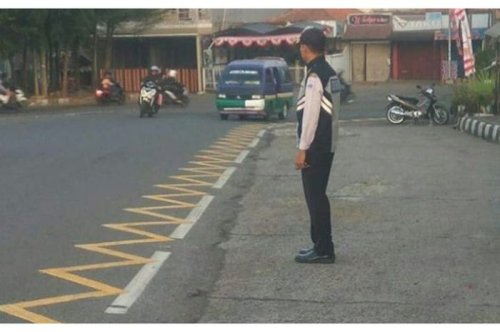 Awas, Injak Marka Zigzag Kuning di Tepi Jalan Bisa Dipidana Kurungan dan Denda Seperempat Juta