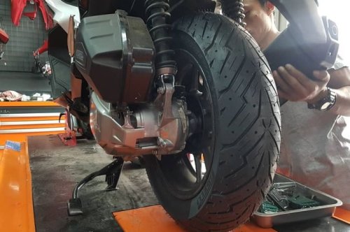 Biaya Gantinya Mahal, Ini Ciri-ciri Bearing Roda Belakang Motor Matic Aus