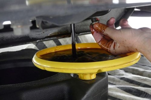 Waspadai Baut Pembuangan Oli Mesin Mobil Selek, Penyebabnya Sepele