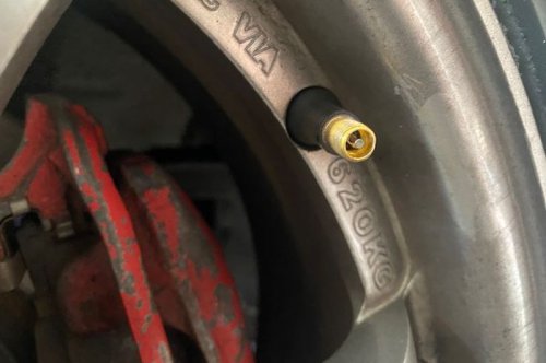 Ternyata Ini Sebabnya Pentil Mobil Wajib Diganti Barengan Ganti Ban