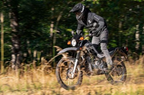 Punya Aura Motor Trail Jadul, Yamaha XT250 Model 2025 Bisa Jalan 264 KM Sekali Full Tank