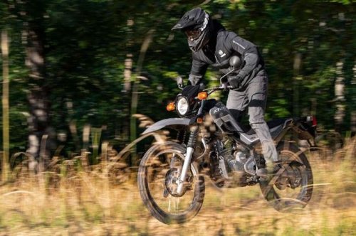 Yamaha, Punya Aura Motor Trail Jadul, Yamaha XT250 Model 2025 Bisa Jalan 264 KM Sekali Full Tank