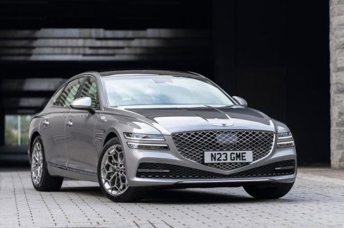 Tak Semua Ada Serepnyua, Lakukan Ini Kalau Ban Mobil Listrik Bocor di Jalan