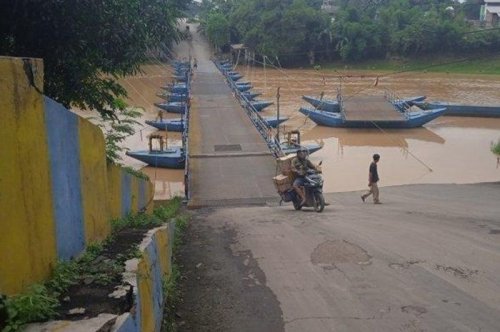 Bisnis Jembatan Beromzet Rp 20 Juta Per Hari Haji Endang Diusik, Terancam Ditutup Setelah 15 Tahun