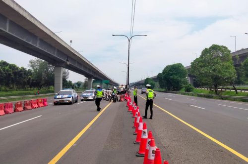 Libur Maulid, Tol Jakarta - Cikampek Padat, Contraflow Diterapkan