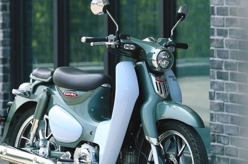 Honda, Plek Ketiplek Honda Super Cub, Motor Bebek Retro Ini Dijual Lebih Murah dan Canggih Juga