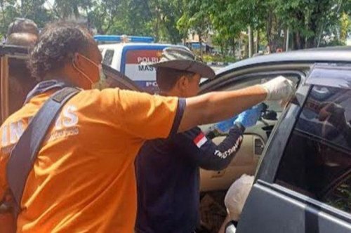 Misteri Innova Parkir di Pinggir Jalan Surabaya Terkuak, Warga Kaget Saat Kaca Diketok