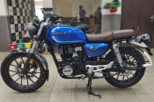 Honda CB Klasik Ini Punya Warna Baru, Fiturnya Canggih Bak Motor Sport Kekinian