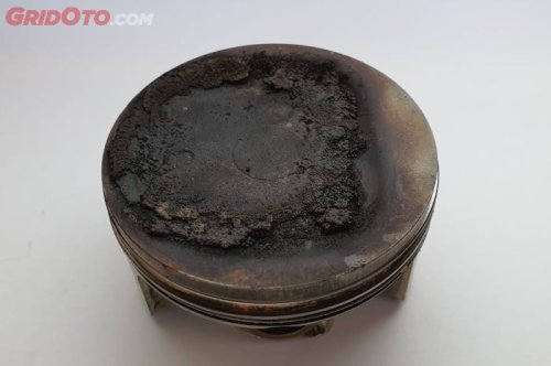 Ternyata Begini Cirinya Ruang Bakar Mesin Motor Sudah Banyak Kerak
