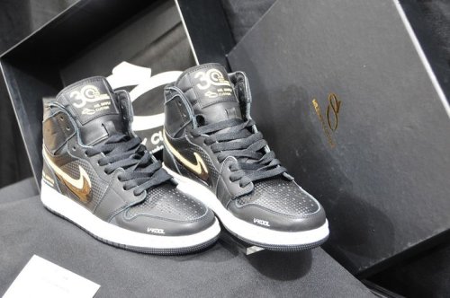 Inilah Sepatu Custom Edisi Khusus Kolaborasi V-Kool dan Mr. Simply, Cara Dapetin Begini