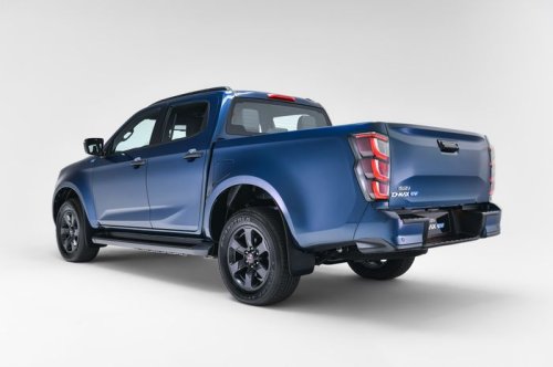 Pilih Isuzu D-MAX Mesin Baru Atau Listrik? Ini Perbandingan Tenaganya