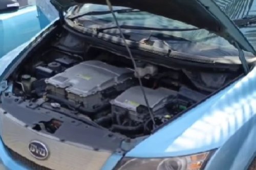 BYD, BYD e6, BYD e6 Eks Taksi Dijual Rp 30 Juta, Baterai Saja Malah Lebih Mahal