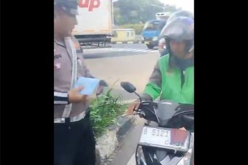 Pengendara Ojol Kena Denda Setengah Juta, Perkara Taruh Masker Hidung di Bagian Motor Ini