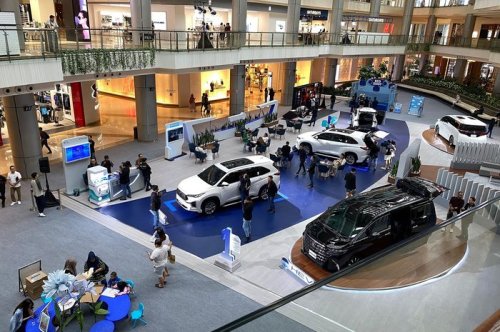 Toyota, Mau Beli Mobil Hybrid, Main ke Toyota Space Banyak Promo Menarik