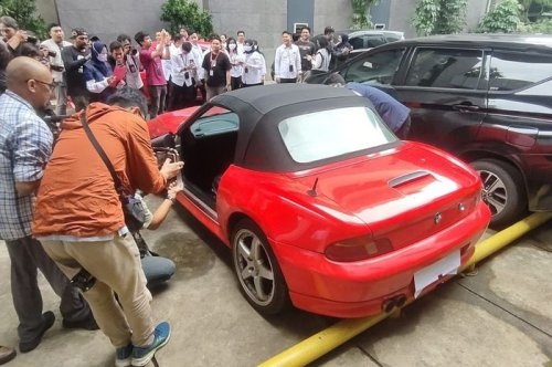 BMW, BMW Z3, Innova Sampai WR-V Pegawai Kemenaker Dikirim ke Rupbasan, 11 Mobil dan Dua Motor