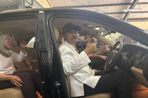 Rolls-Royce, Dibayar Sultan Sidoarjo Rp 2,5 Miliar, Gus Ipul Jajal Duduk di Dalam Rolls-Royce Ghost