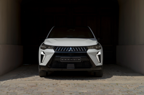 Mitsubishi, Mitsubishi Grandis, Mitsubishi Bangkitkan Grandis Lagi, Tampang dan Lekuk Bodi Bikin Pangling