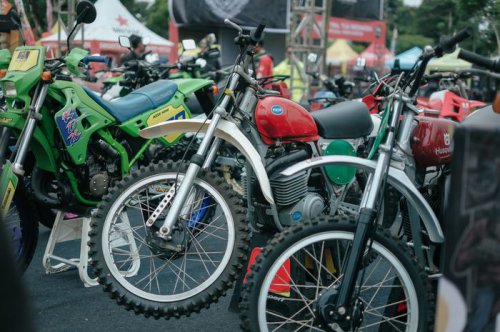 Ribuan Penggemar Tril Tua Tumpah Ruah di ATT 8 Bali, Pria Asal Bojonegoro Ini Full Senyum