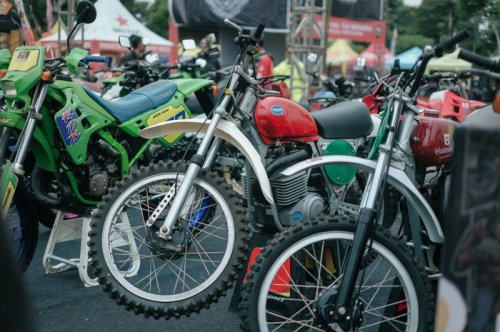 Ribuan Penggemar Tril Tua Tumpah Ruah di ATT 8 Bali, Pria Asal Bojonegoro Ini Full Senyum