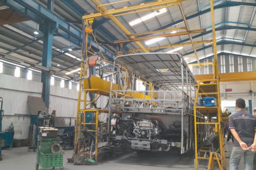 Enggak Mudah, Ternyata Begini Suasana Pembuatan Karoseri Bus Laksana