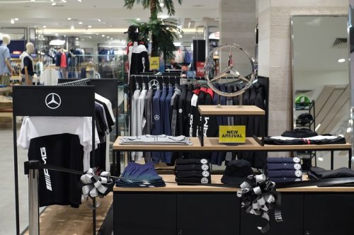 Mercedes-Benz, Pertama di Indonesia, Outfit Orisinal Serba Mercedes-Benz Kini Dijual di Mall Ini