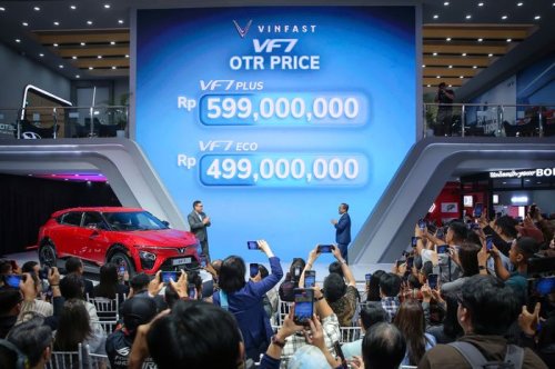 VinFast, VinFast VF7, VinFast VF7 Dirilis Dalam 2 Varian, 200 Pembeli Pertama Cuma Disuruh Bayar Segini