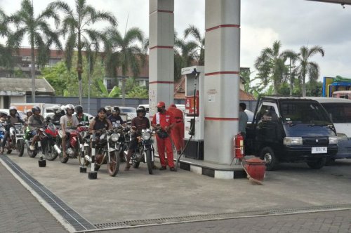 Mobil-Motor Pelat Nomor P Berbondong-bondong Sedot Pertalite dan Pertamax di Lumajang, Ini Sebabnya