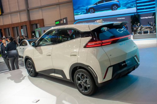 Colokan BYD Atto 1 Enak Banget, Bisa Dicas Di Rumah Atau SPKLU Fast Charging