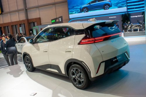 BYD, Colokan BYD Atto 1 Enak Banget, Bisa Dicas Di Rumah Atau SPKLU Fast Charging