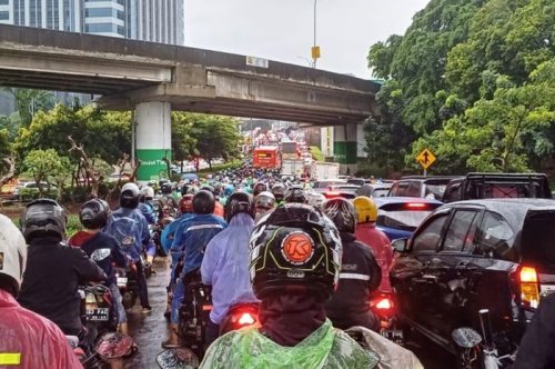Dikepung 3 Proyek Sekaligus, Pramono Kerahkan 14 Bus Transjakarta Atasi Macet di TB Simatupang