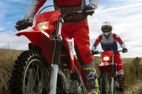 Honda, Punya Nuansa Trail Jadul, Honda CRF Baru Seharga Rp 70 Jutaan Ini Gendong Mesin 300 Cc