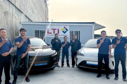 NETA Senyum Lebar, Serahkan Pesanan 100 Unit Mobil Listrik Untuk Luxury Trans Indonesia