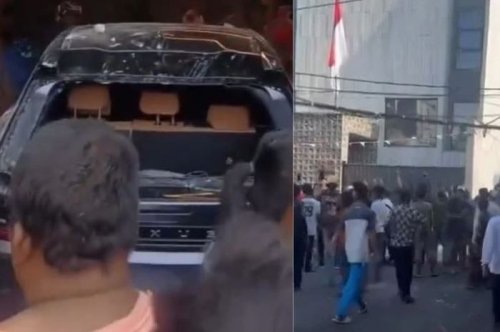 Lexus, Rumah Ahmad Sahroni Digeruduk Massa Demo DPR, Lexus RZ Jadi Samsak Luapan Emosi