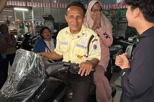 Vario 150 Satpam DPRD Cirebon Dibakar Perusuh Demo, Kontan Diganti NMAX Baru Oleh YouTuber Terkenal