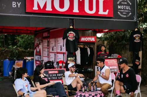 Motul Ajak Trio Bapomet Gelar Podcast di Custom War 2025, Debat Cowok Vs Cewek Rawat Motor