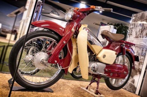 Inilah Bebek Klasik Suzuki Pesaing Honda Super Cub, Mesinnya Seperti Motor Sport