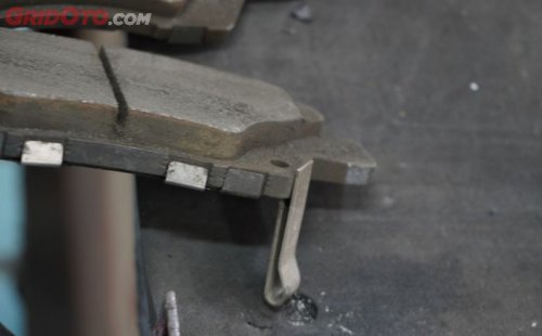 Cek Kondisi Kampas Rem Mobil Gak Harus Repot Buka Roda, Cukup Lihat Dua Bagian Ini